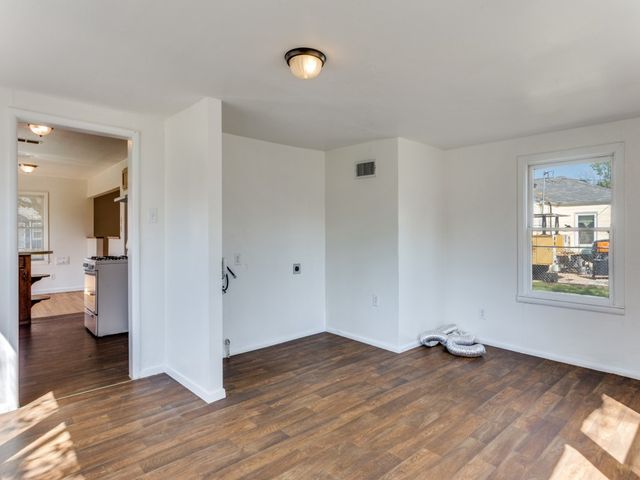 5433 Thomas Lane, River Oaks, TX 76114