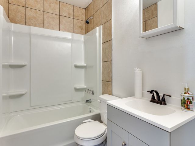 5433 Thomas Lane, River Oaks, TX 76114