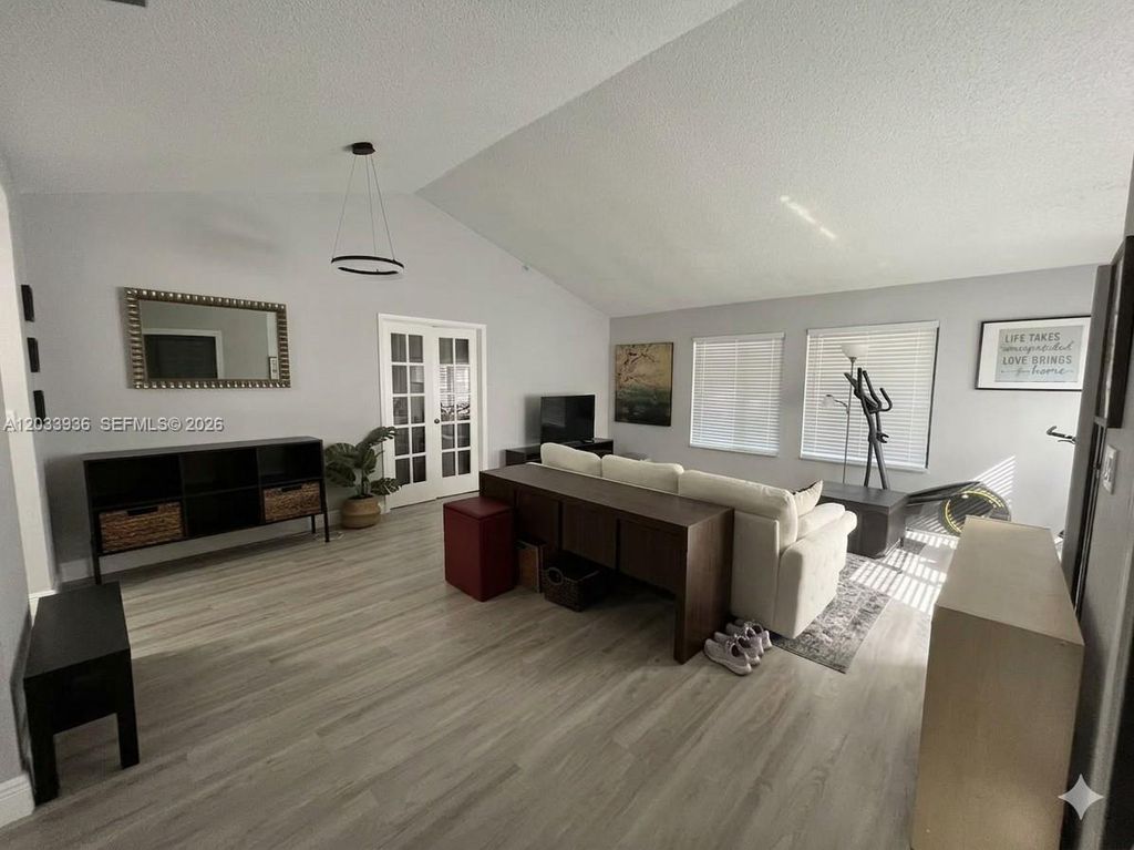 3931 SW 84th Terrace, Davie, FL 33328