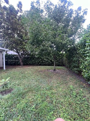 9030 SW 40th Ter, Miami, FL 33165