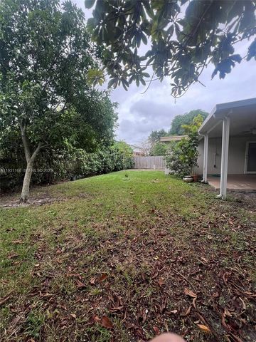9030 SW 40th Ter, Miami, FL 33165