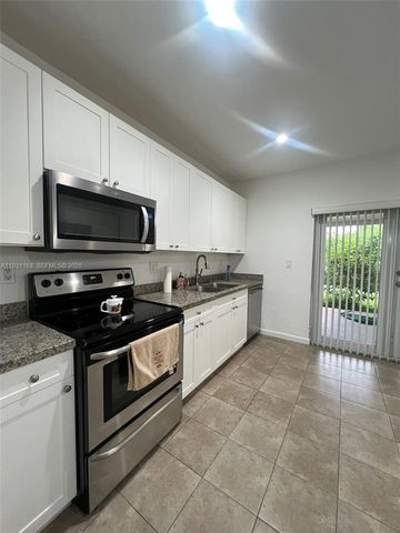 9030 SW 40th Ter, Miami, FL 33165