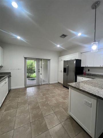 9030 SW 40th Ter, Miami, FL 33165