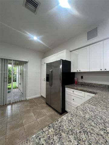 9030 SW 40th Ter, Miami, FL 33165