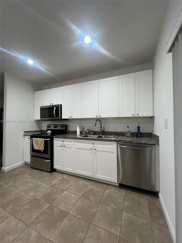 9030 SW 40th Ter, Miami, FL 33165