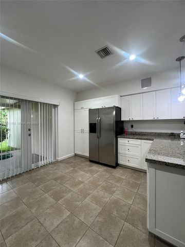 9030 SW 40th Ter, Miami, FL 33165