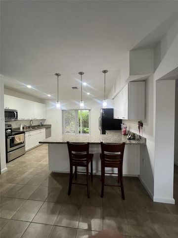 9030 SW 40th Ter, Miami, FL 33165