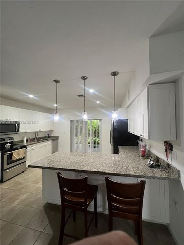 9030 SW 40th Ter, Miami, FL 33165