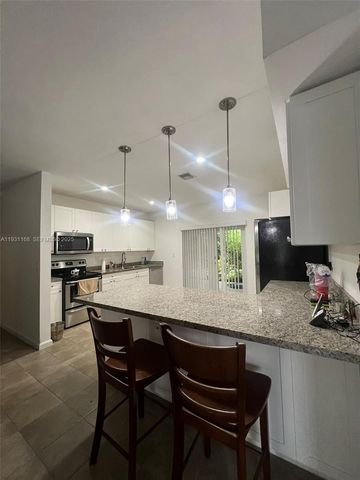 9030 SW 40th Ter, Miami, FL 33165