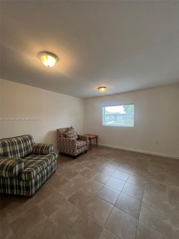 9030 SW 40th Ter, Miami, FL 33165