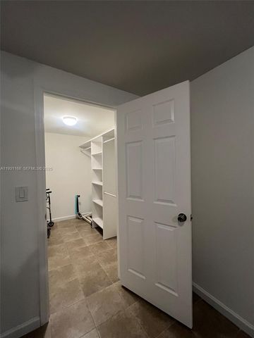 9030 SW 40th Ter, Miami, FL 33165