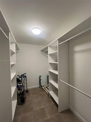 9030 SW 40th Ter, Miami, FL 33165