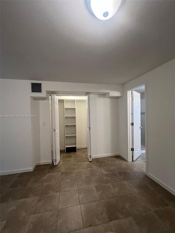 9030 SW 40th Ter, Miami, FL 33165