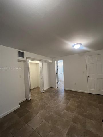 9030 SW 40th Ter, Miami, FL 33165