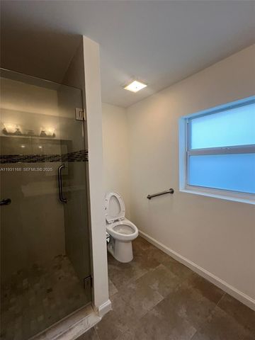 9030 SW 40th Ter, Miami, FL 33165