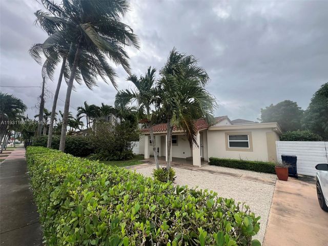 9030 SW 40th Ter, Miami, FL 33165