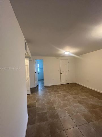 9030 SW 40th Ter, Miami, FL 33165