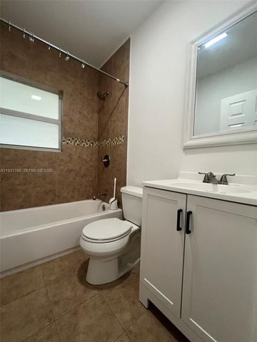 9030 SW 40th Ter, Miami, FL 33165