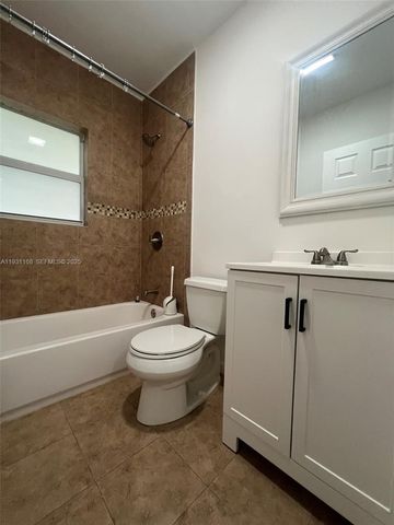 9030 SW 40th Ter, Miami, FL 33165