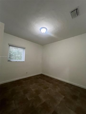 9030 SW 40th Ter, Miami, FL 33165