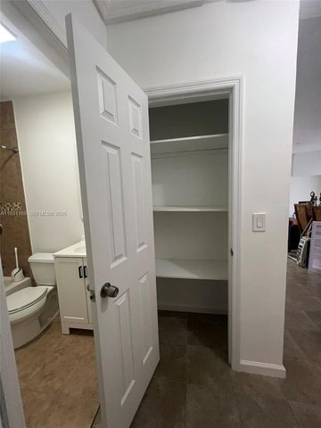 9030 SW 40th Ter, Miami, FL 33165