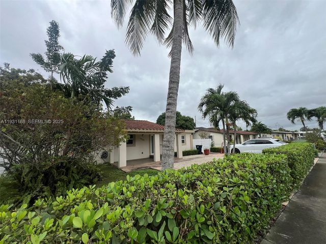 9030 SW 40th Ter, Miami, FL 33165