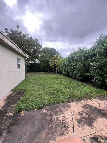 9030 SW 40th Ter, Miami, FL 33165