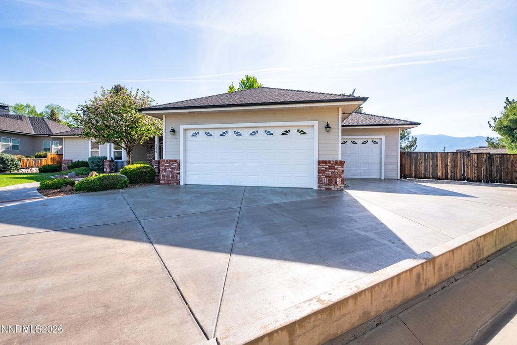 Image 6 of property listing at 1219 Keepsake Circle, Gardnerville, NV 89460