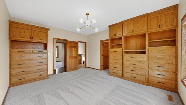 6389 Summit Pointe Road NW, Rochester, MN 55901