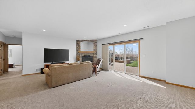 6389 Summit Pointe Road NW, Rochester, MN 55901