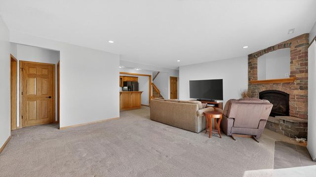 6389 Summit Pointe Road NW, Rochester, MN 55901