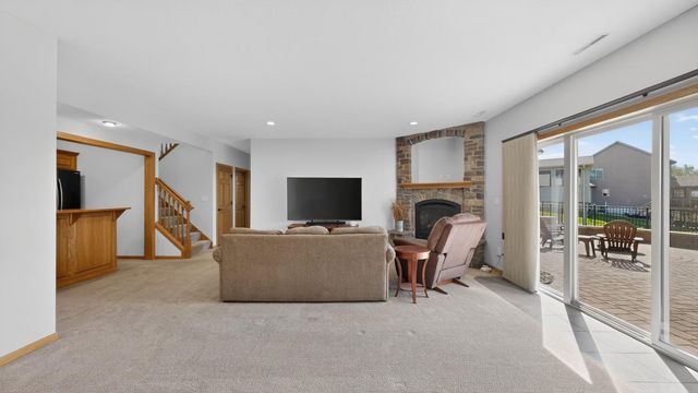 6389 Summit Pointe Road NW, Rochester, MN 55901