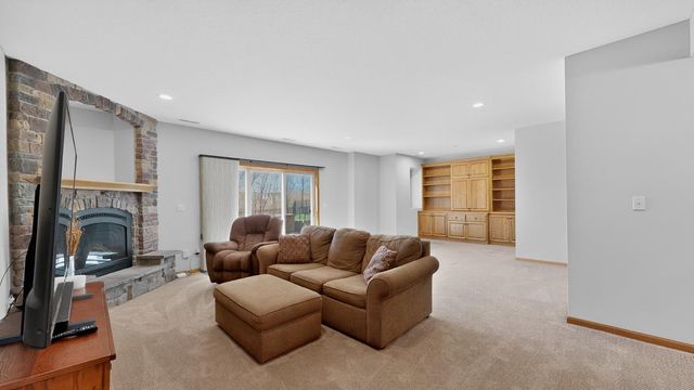 6389 Summit Pointe Road NW, Rochester, MN 55901