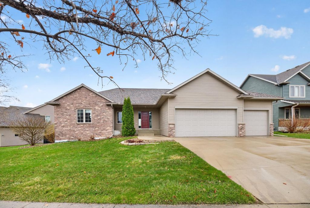 6389 Summit Pointe Road NW, Rochester, MN 55901