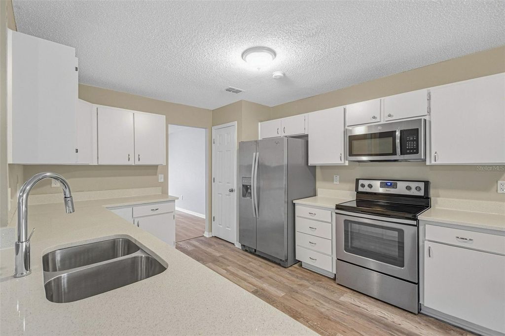 Image 17 of property listing at 16102 WARDEN PLACE, Tampa, FL 33647