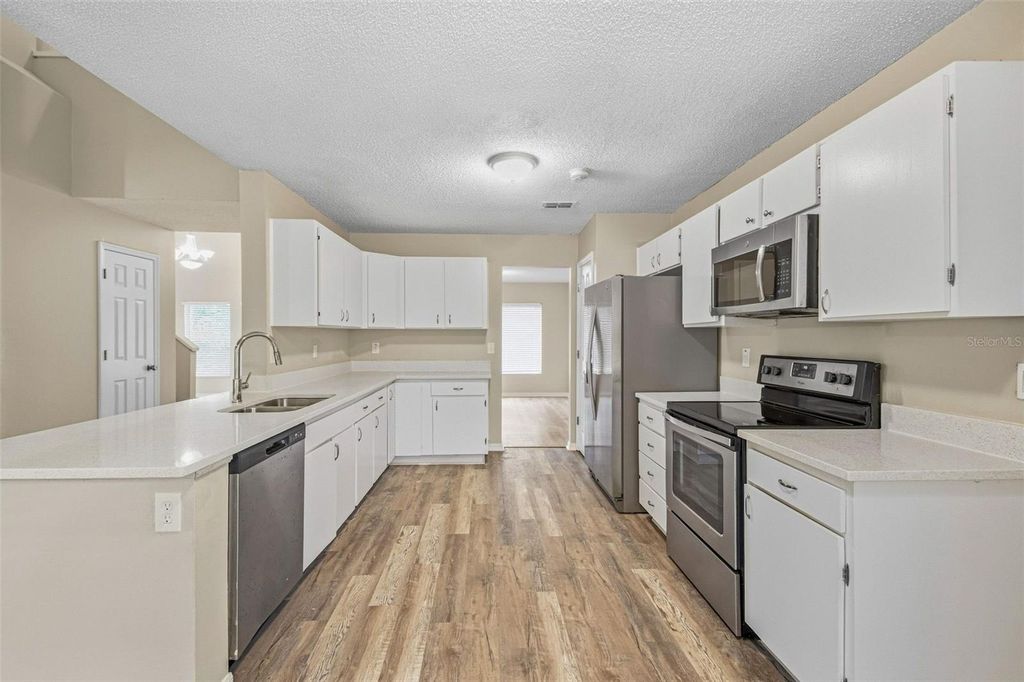 Image 18 of property listing at 16102 WARDEN PLACE, Tampa, FL 33647