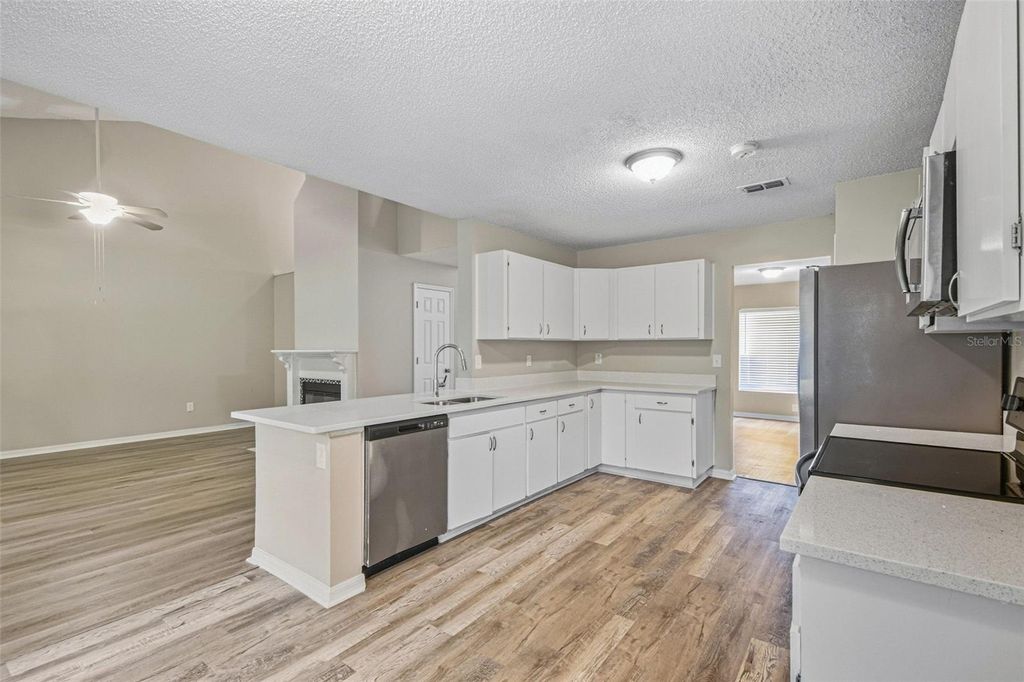Image 19 of property listing at 16102 WARDEN PLACE, Tampa, FL 33647