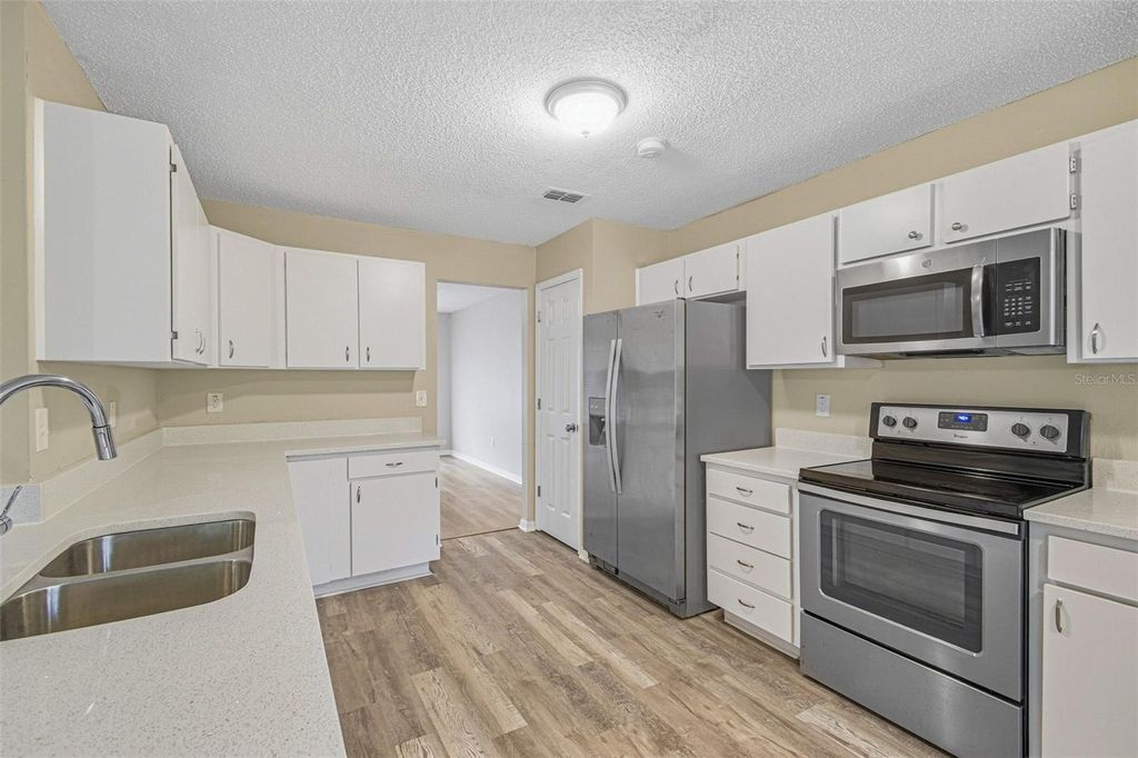 Image 20 of property listing at 16102 WARDEN PLACE, Tampa, FL 33647