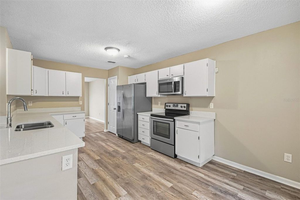 Image 28 of property listing at 16102 WARDEN PLACE, Tampa, FL 33647