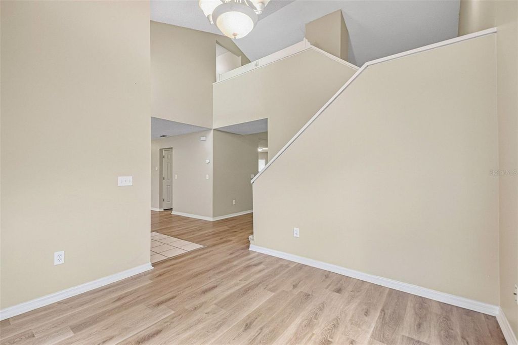 Image 8 of property listing at 16102 WARDEN PLACE, Tampa, FL 33647