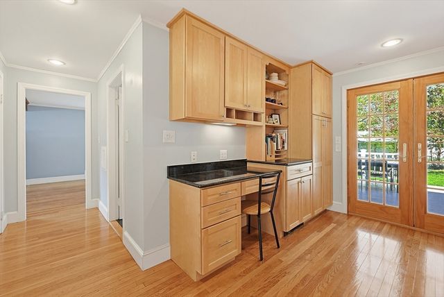 27 Lincoln St, Andover, MA 01810