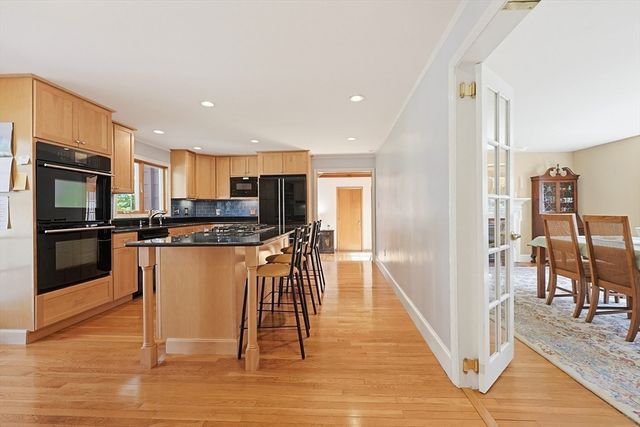 27 Lincoln St, Andover, MA 01810
