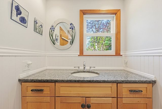 27 Lincoln St, Andover, MA 01810