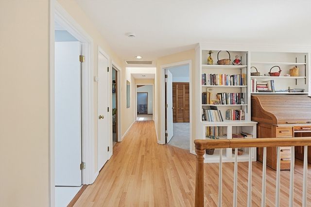 27 Lincoln St, Andover, MA 01810