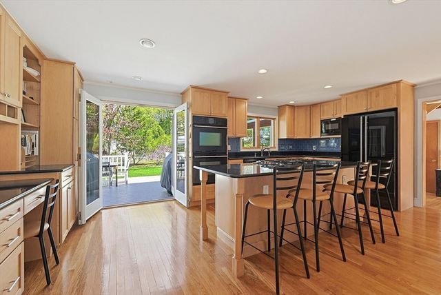 27 Lincoln St, Andover, MA 01810