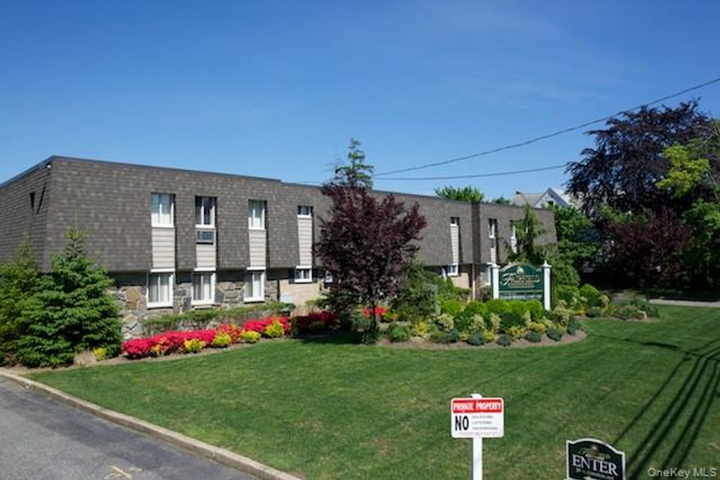 25 N Clinton Avenue 2A, Bay Shore, NY 11706
