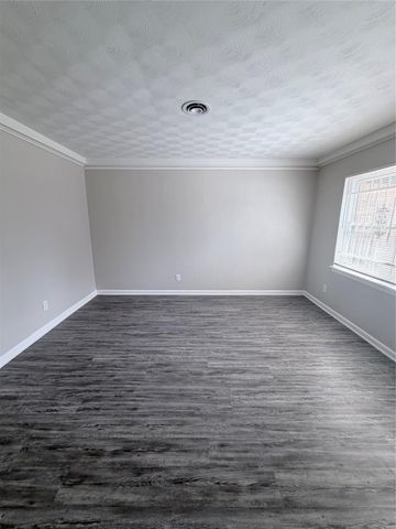 7705 Parker Road, Houston, TX 77016