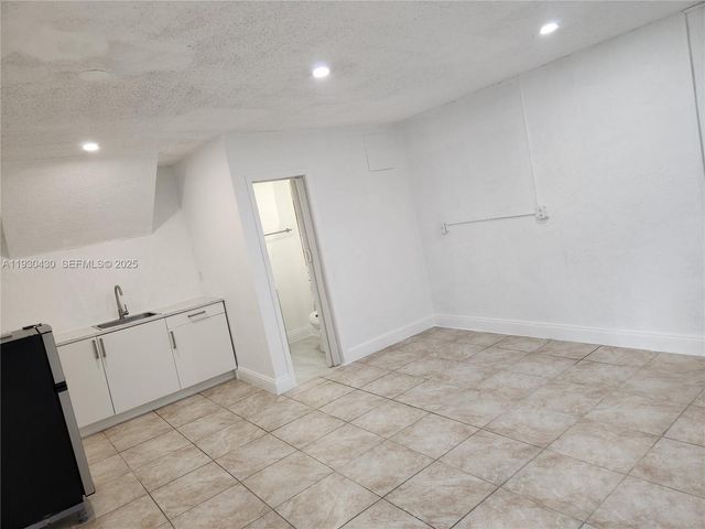 22020 SW 100th Pl 1, Cutler Bay, FL 33190