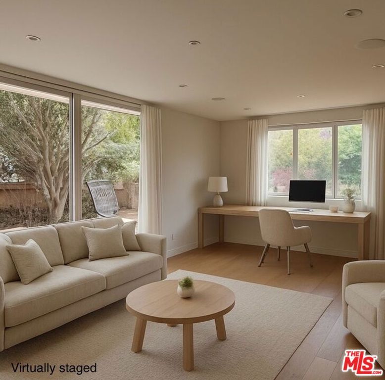 Image 11 of property listing at 15920 Alcima Avenue, Pacific Palisades, CA 90272