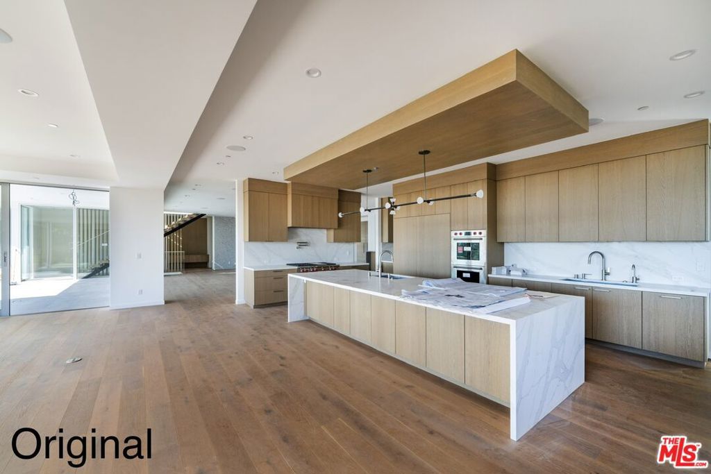 Image 18 of property listing at 15920 Alcima Avenue, Pacific Palisades, CA 90272